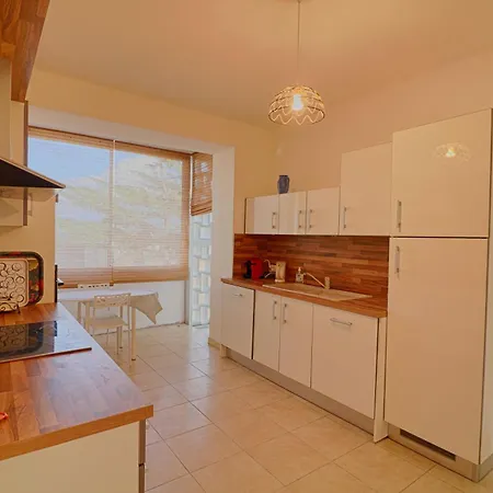Daire Centre Les Pins Ajaccio (Corsica)